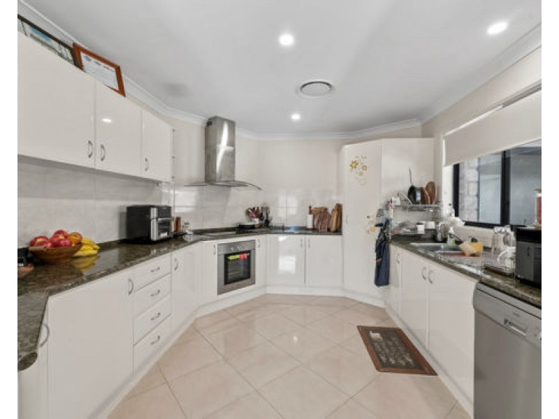 10 HAUGHTON STREET, Pacific Pines QLD 4211