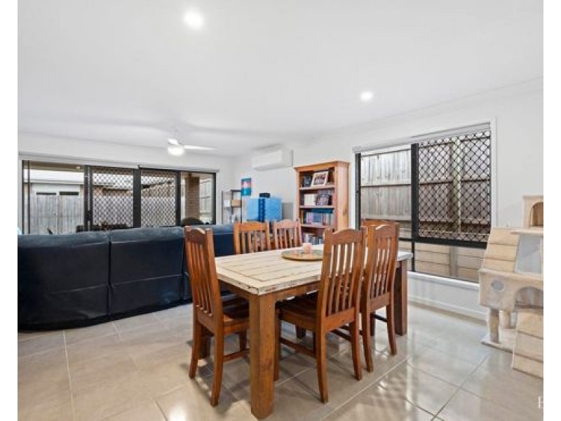 11 Sapphire St, Park Ridge QLD 4125