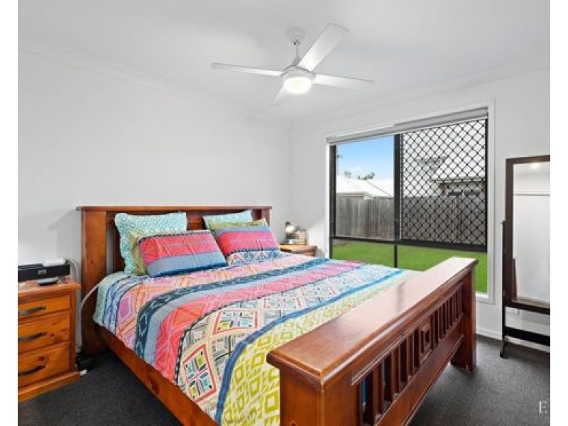 11 Sapphire St, Park Ridge QLD 4125