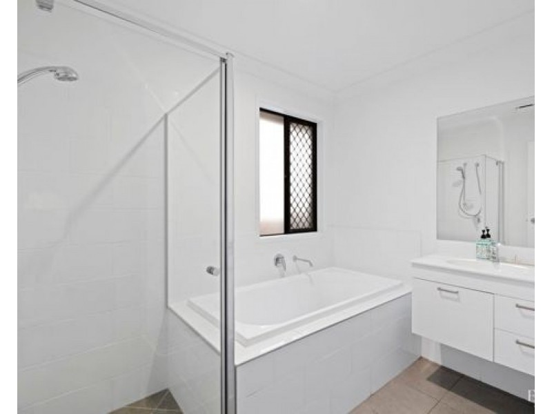 11 Sapphire St, Park Ridge QLD 4125