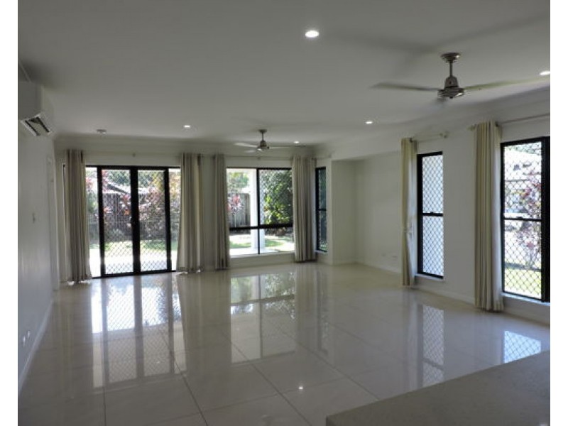 9 Eclipse Street, Trinity Beach QLD 4879