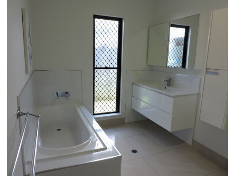 9 Eclipse Street, Trinity Beach QLD 4879