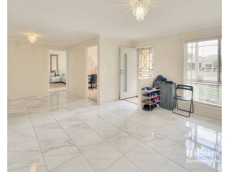 42 Glenfield St, Parkinson QLD 4115
