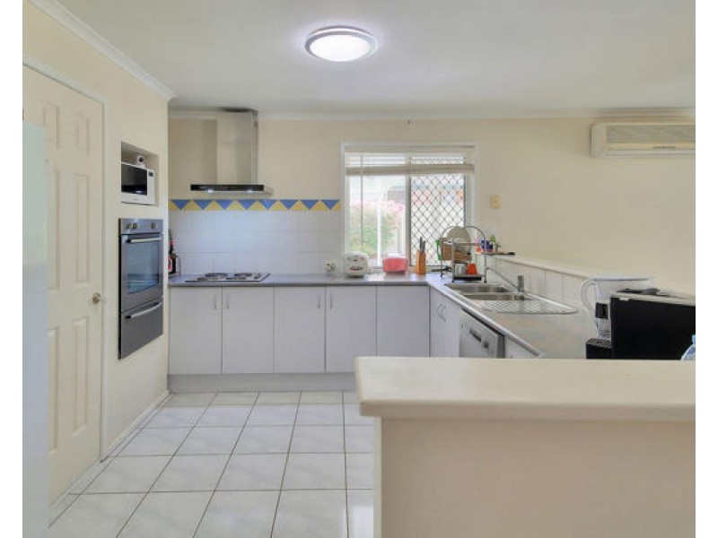 42 Glenfield St, Parkinson QLD 4115