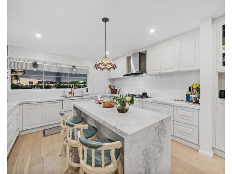 2 Endsleigh Street, Macgregor QLD 4109