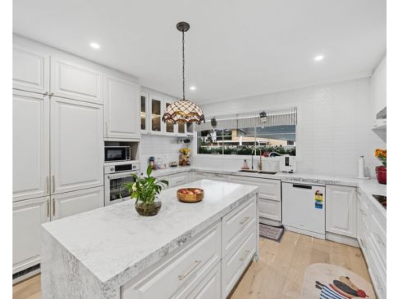 2 Endsleigh Street, Macgregor QLD 4109