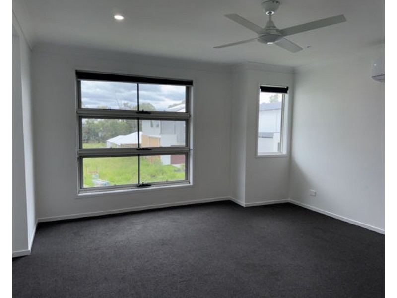 64 Prahan Cres, Parkinson QLD 4115