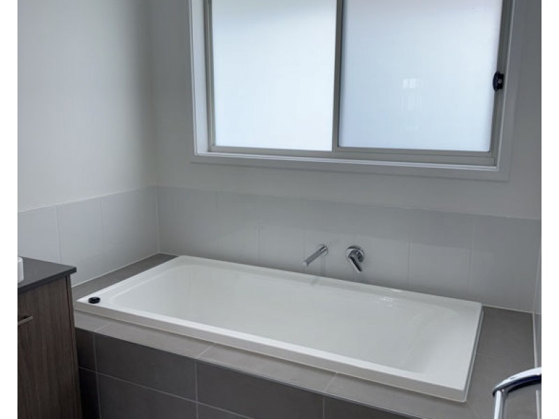 64 Prahan Cres, Parkinson QLD 4115