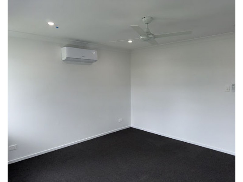 64 Prahan Cres, Parkinson QLD 4115