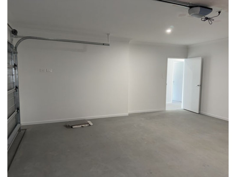 64 Prahan Cres, Parkinson QLD 4115