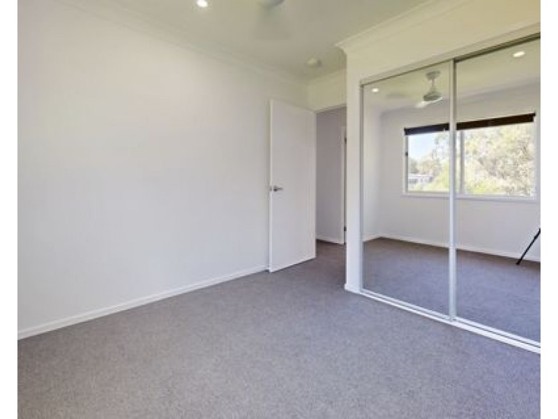 64 Prahan Cres, Parkinson QLD 4115