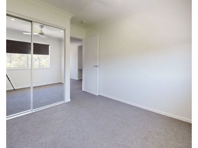 64 Prahan Cres, Parkinson QLD 4115