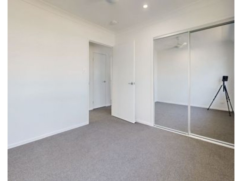 64 Prahan Cres, Parkinson QLD 4115