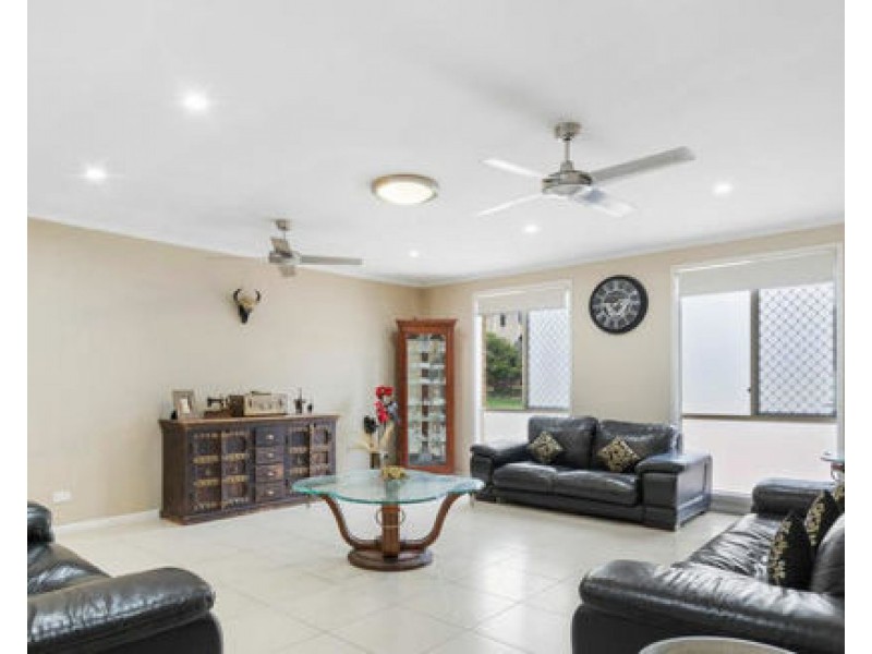 7 Oakview Street, Parkinson QLD 4115