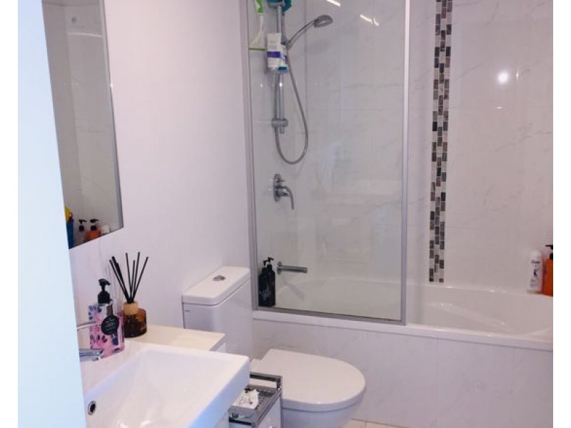 804/17 BATH STREET, Labrador QLD 4215