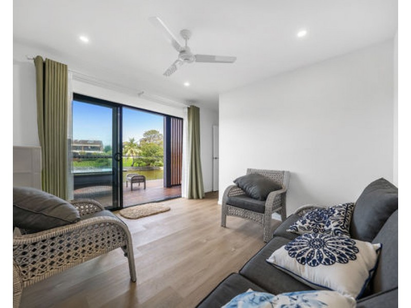 5/17 Le Mans Drive, Mermaid Waters QLD 4218