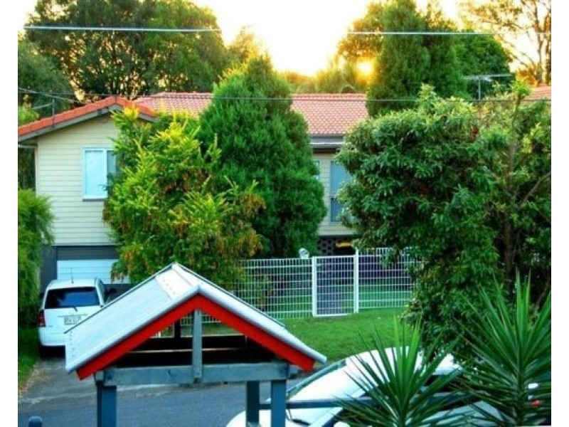 4 Raffin Crescent, Calamvale QLD 4116