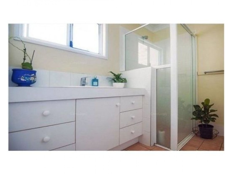 4 Raffin Crescent, Calamvale QLD 4116