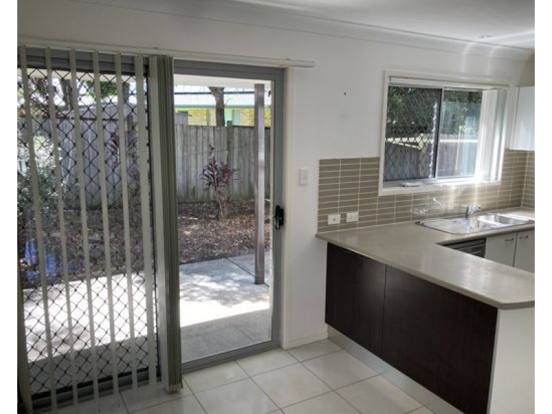 37 99 Peverell Street, Hillcrest QLD 4118