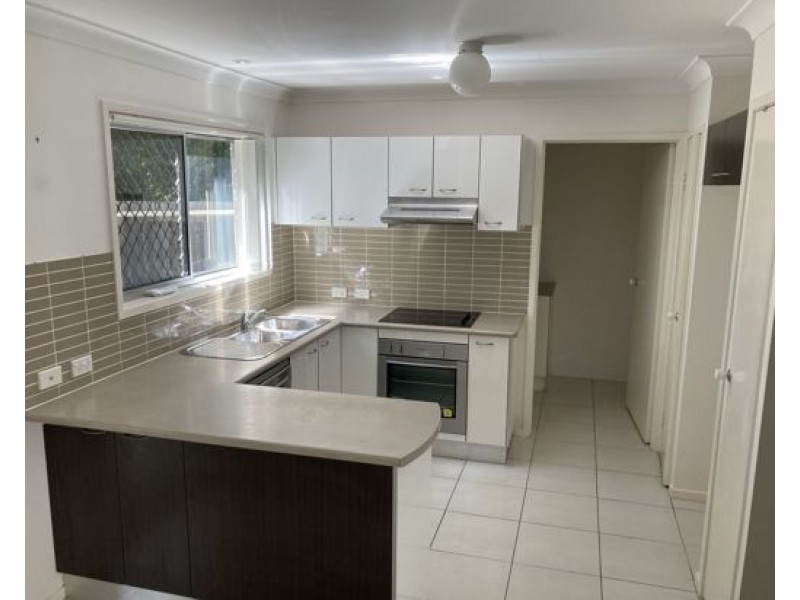 37 99 Peverell Street, Hillcrest QLD 4118