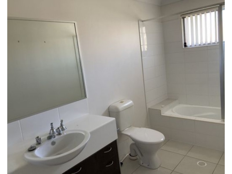 37 99 Peverell Street, Hillcrest QLD 4118