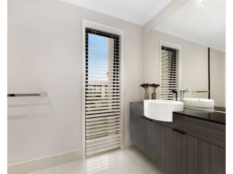 126 Marina Quays Boulevard, Hope Island QLD 4212