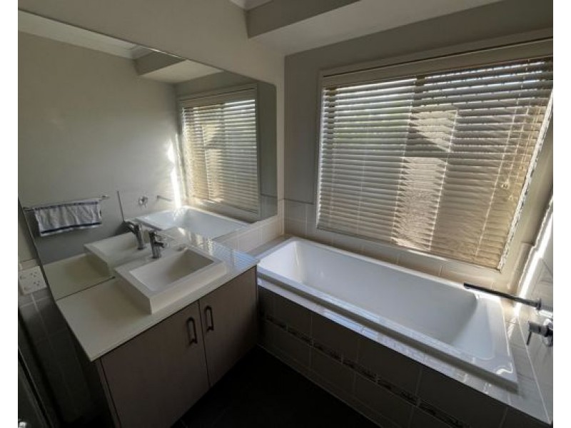 10 Girraween Place, Waterford QLD 4133