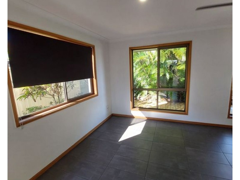 55 Matthew Flinders Drive, Paradise Point QLD 4216