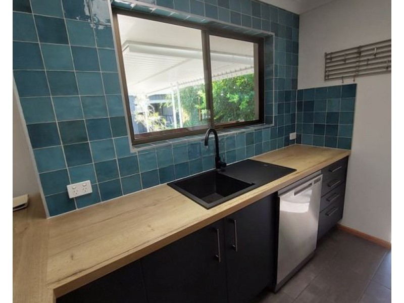 55 Matthew Flinders Drive, Paradise Point QLD 4216
