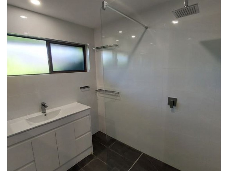 55 Matthew Flinders Drive, Paradise Point QLD 4216