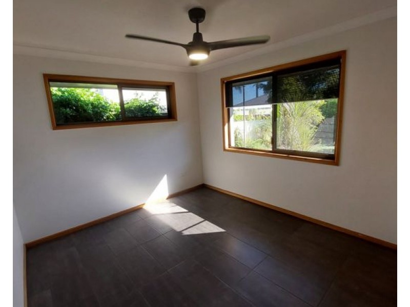 55 Matthew Flinders Drive, Paradise Point QLD 4216