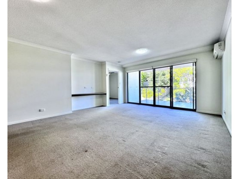 8 4-6 Lockhart Street, Woolloongabba QLD 4102