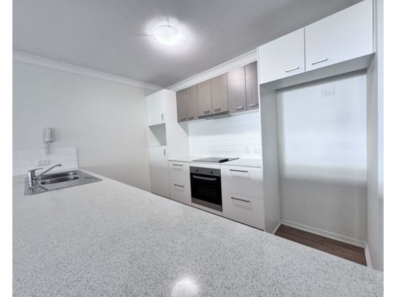 8 4-6 Lockhart Street, Woolloongabba QLD 4102