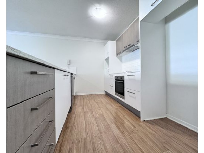 8 4-6 Lockhart Street, Woolloongabba QLD 4102