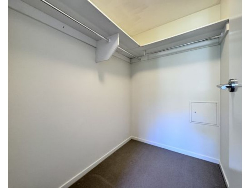 8 4-6 Lockhart Street, Woolloongabba QLD 4102