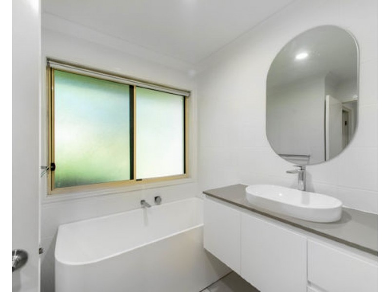 4 ICEFIRE LANE, Coomera Waters QLD 4209