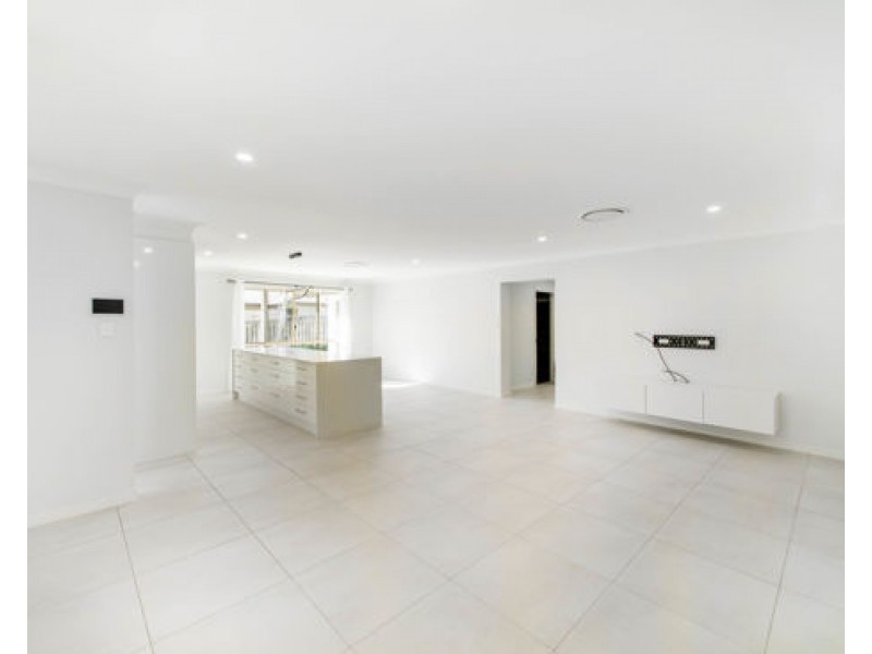 4 ICEFIRE LANE, Coomera Waters QLD 4209