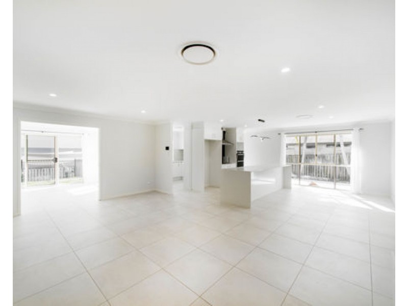 4 ICEFIRE LANE, Coomera Waters QLD 4209