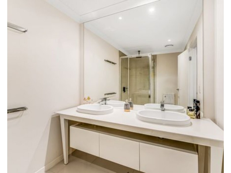 68 Easthill Drive, Robina QLD 4226