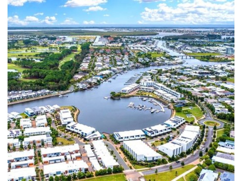 14 REGENT LANE, Hope Island QLD 4212