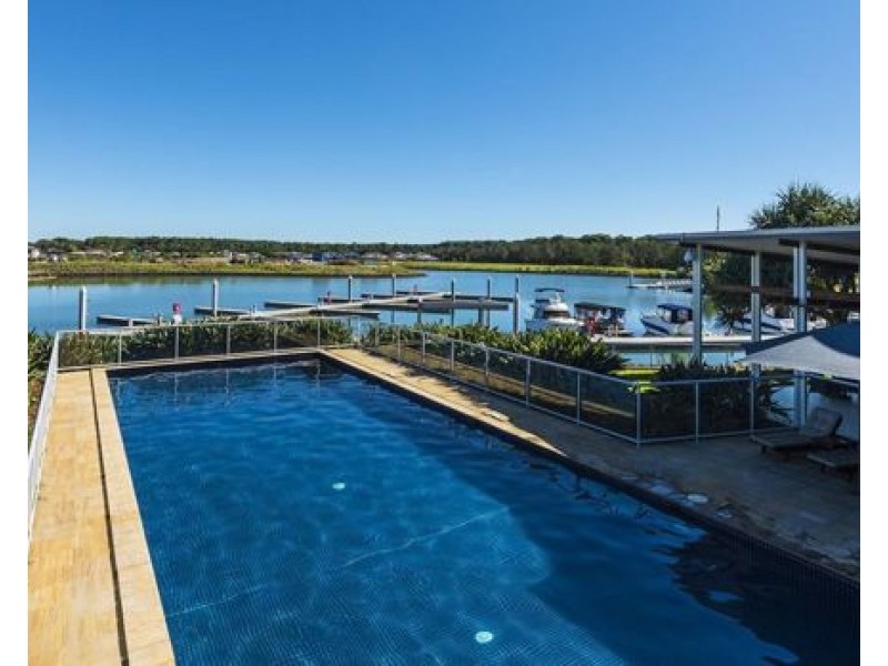 14 REGENT LANE, Hope Island QLD 4212