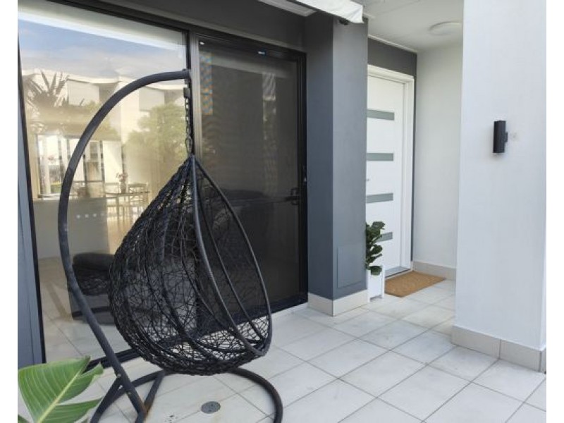 14 REGENT LANE, Hope Island QLD 4212