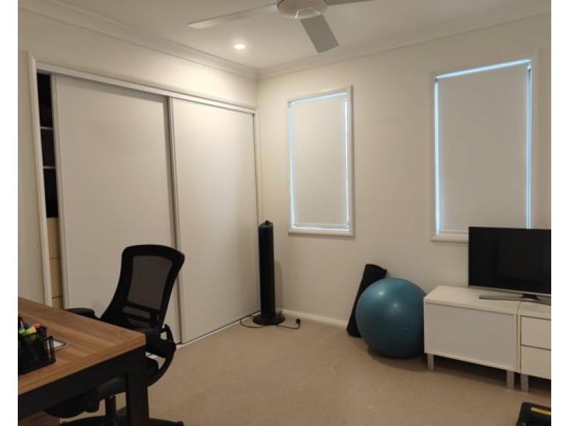 14 REGENT LANE, Hope Island QLD 4212