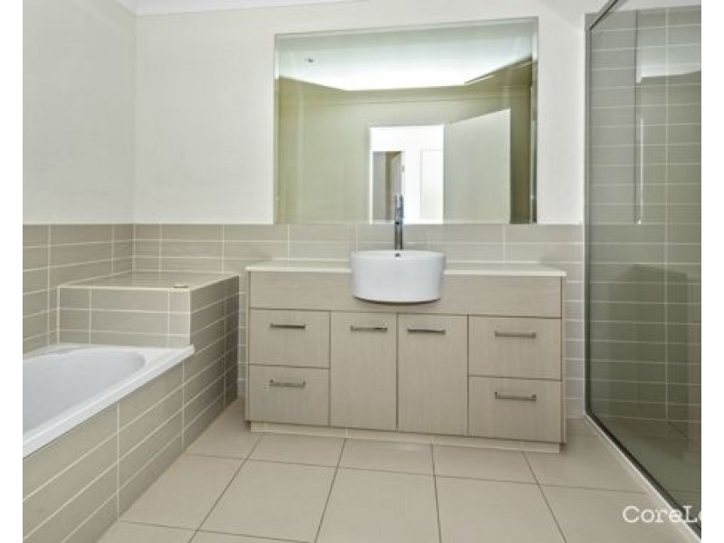 33/1 Belongil Street, Pacific Pines QLD 4211