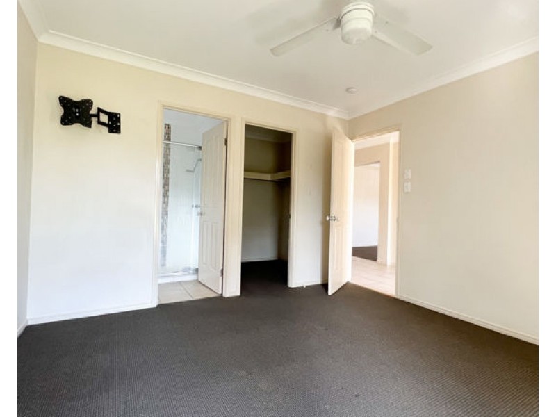 4 IDALIA LANE, Waterford QLD 4133