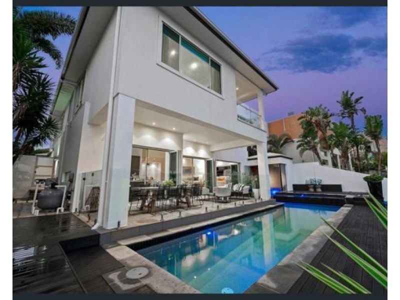 25 Knightsbridge Parade East, Paradise Point QLD 4216