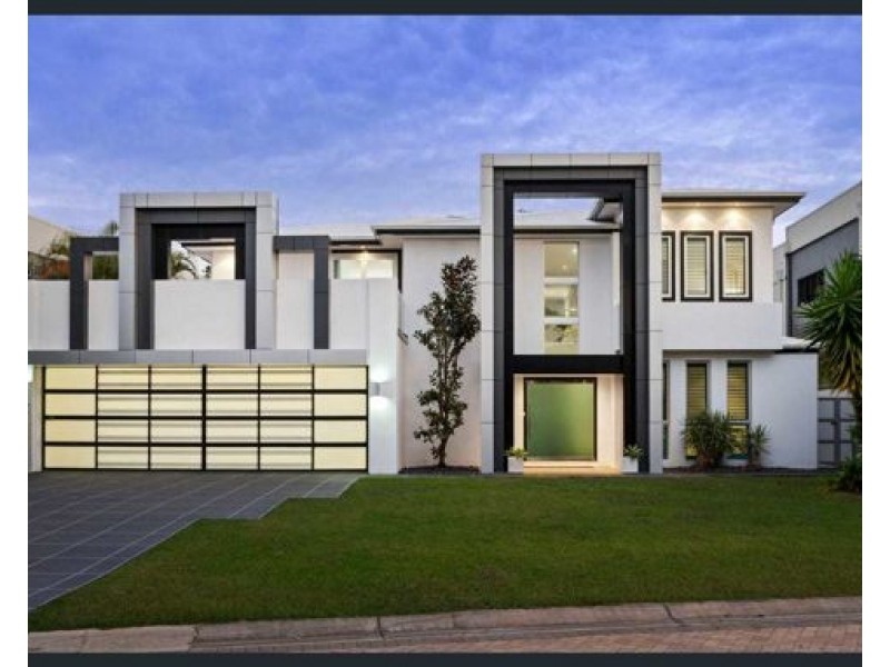 25 Knightsbridge Parade East, Paradise Point QLD 4216