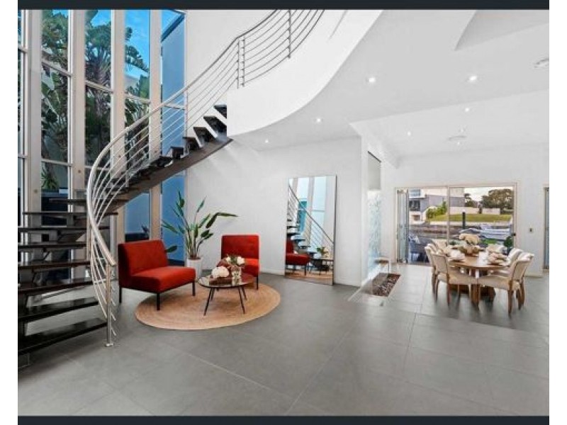 25 Knightsbridge Parade East, Paradise Point QLD 4216