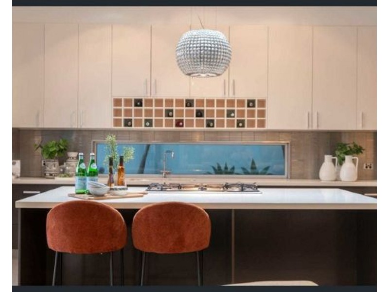 25 Knightsbridge Parade East, Paradise Point QLD 4216