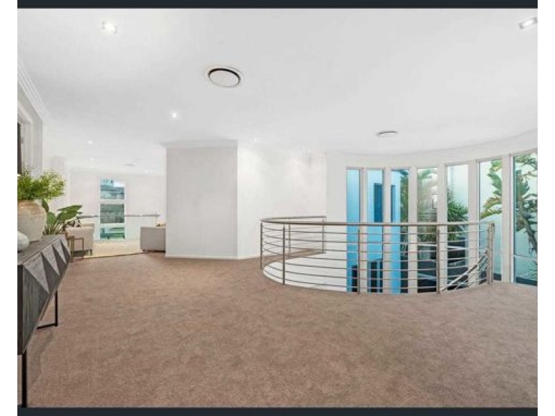 25 Knightsbridge Parade East, Paradise Point QLD 4216